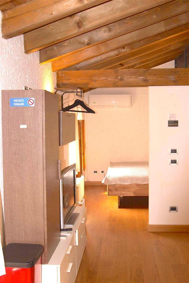 Aly D'Angelo Alla Torre - Immobiliare Azzurra 巴多利诺 外观 照片